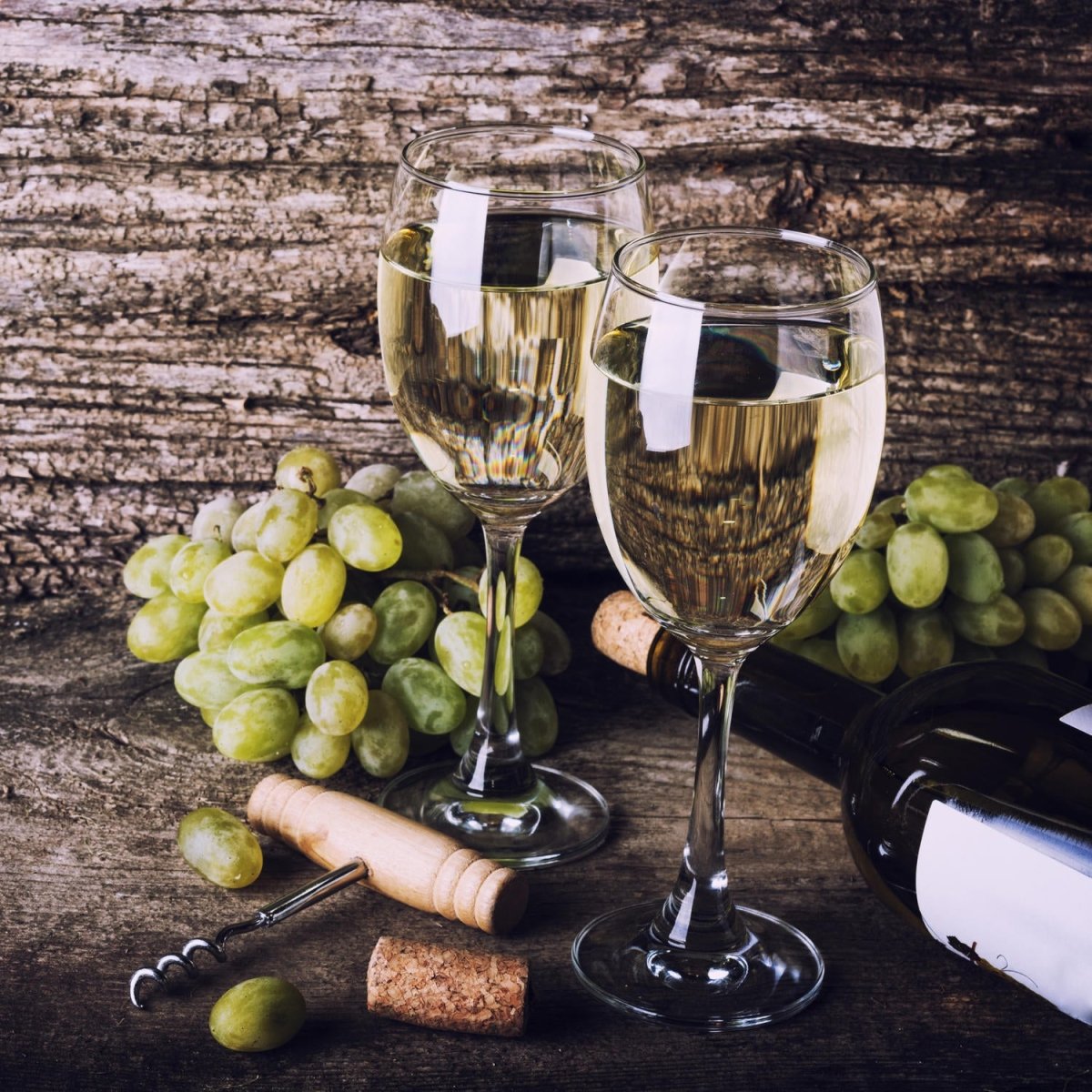 Beistelltisch alten hölzernen Hintergrund mit Gläser Weißwein M0837 entdecken - Bild 2 Beistelltisch alten hölzernen Hintergrund mit Gläser Weißwein M0837 entdecken - Bild 2