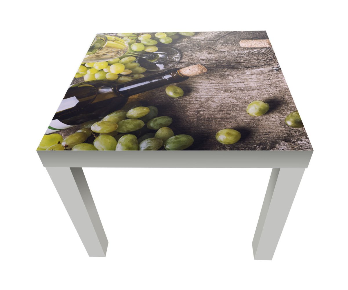 Beistelltisch Flasche Weißwein und Trauben auf einem alten Tisch M0838 entdecken - Bild 1 Beistelltisch Flasche Weißwein und Trauben auf einem alten Tisch M0838 entdecken - Bild 1
