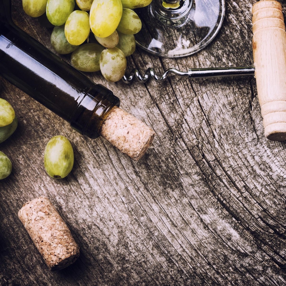 Beistelltisch Traube und Korken auf alten hölzernen Hintergrund M0839 entdecken - Bild 2 Beistelltisch Traube und Korken auf alten hölzernen Hintergrund M0839 entdecken - Bild 2