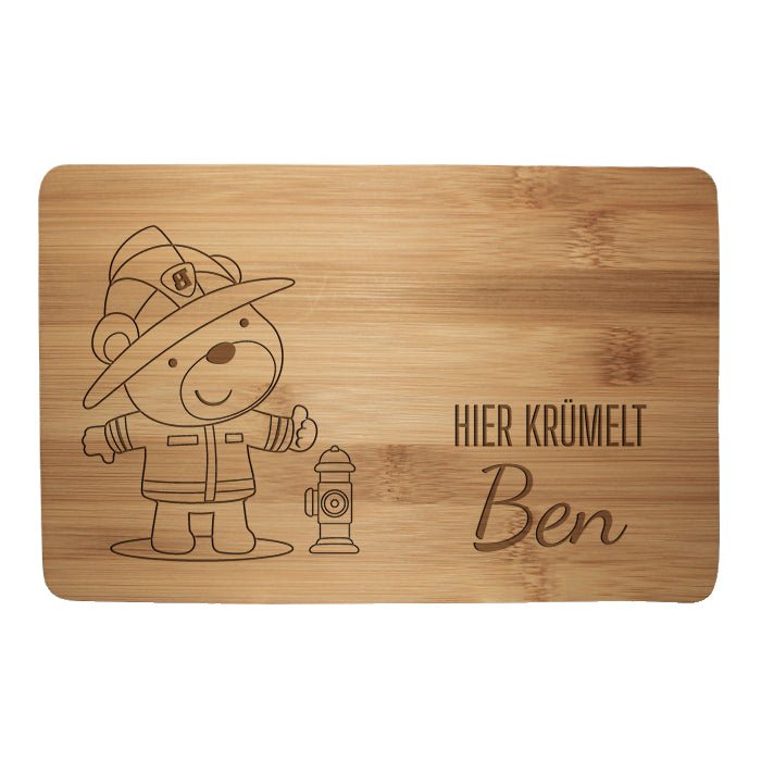 Frühstücksbrettchen Bär, Feuerwehr, hier krümelt M0847 - Bild 1 Frühstücksbrettchen Bär, Feuerwehr, hier krümelt M0847 - Bild 1