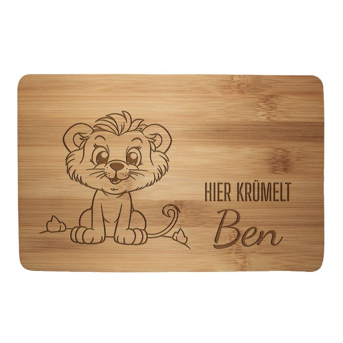 Frühstücksbrettchen Löwe, hier krümelt M0859 - Bild 1 Frühstücksbrettchen Löwe, hier krümelt M0859 - Bild 1