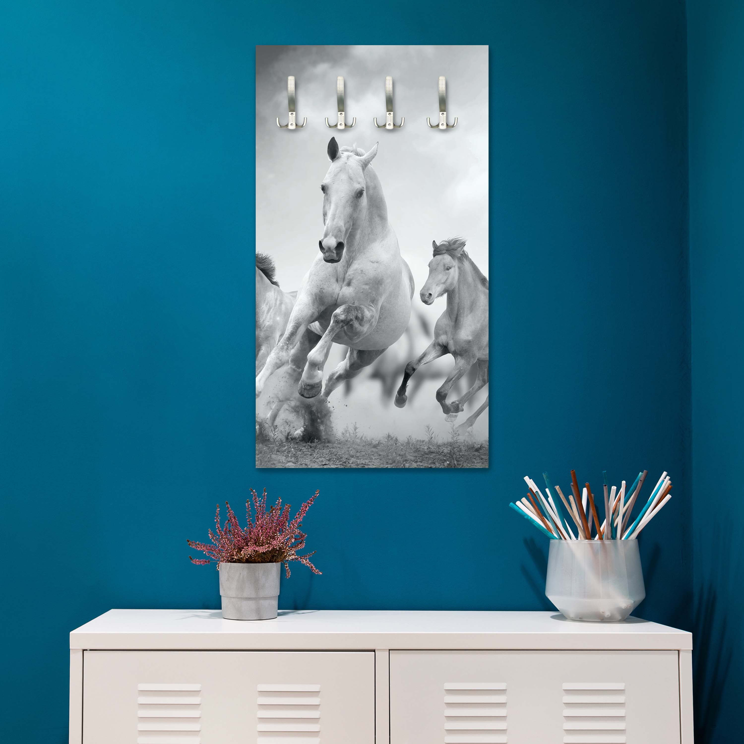 Garderobe Pferde laufen in Weiß und Schwarz M0945 entdecken - Bild 3 Garderobe Pferde laufen in Weiß und Schwarz M0945 entdecken - Bild 3