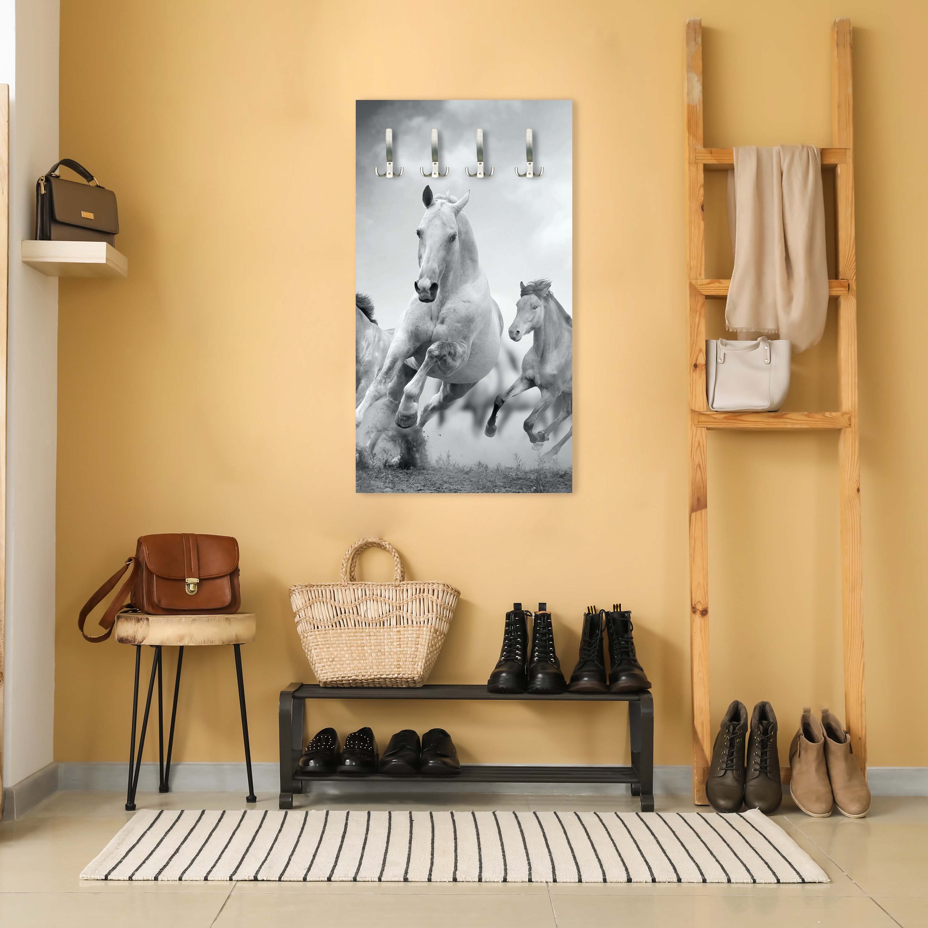 Garderobe Pferde laufen in Weiß und Schwarz M0945 entdecken - Bild 6 Garderobe Pferde laufen in Weiß und Schwarz M0945 entdecken - Bild 6