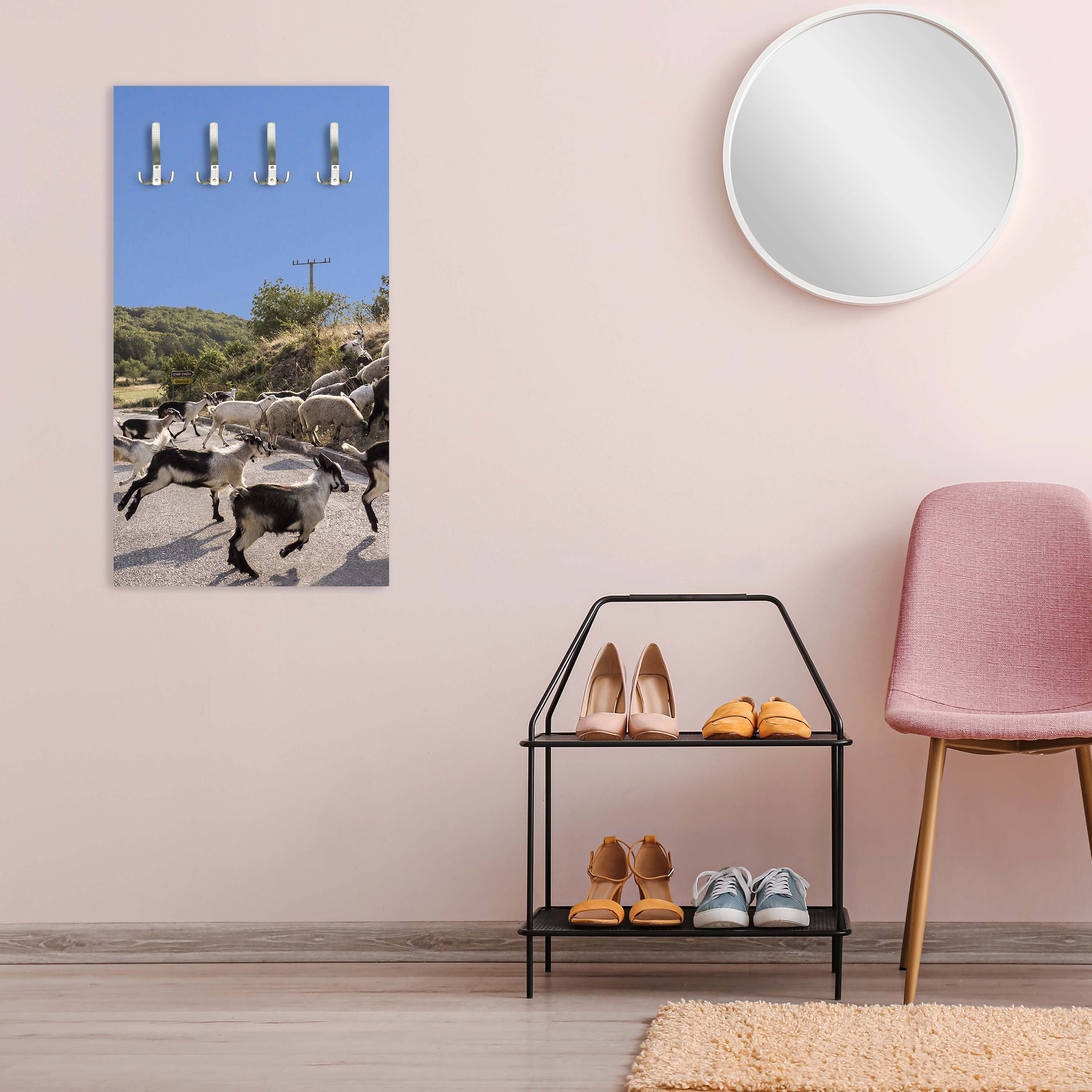 Garderobe Schafe und Ziegen überqueren die Straße M1014 entdecken - Bild 5 Garderobe Schafe und Ziegen überqueren die Straße M1014 entdecken - Bild 5