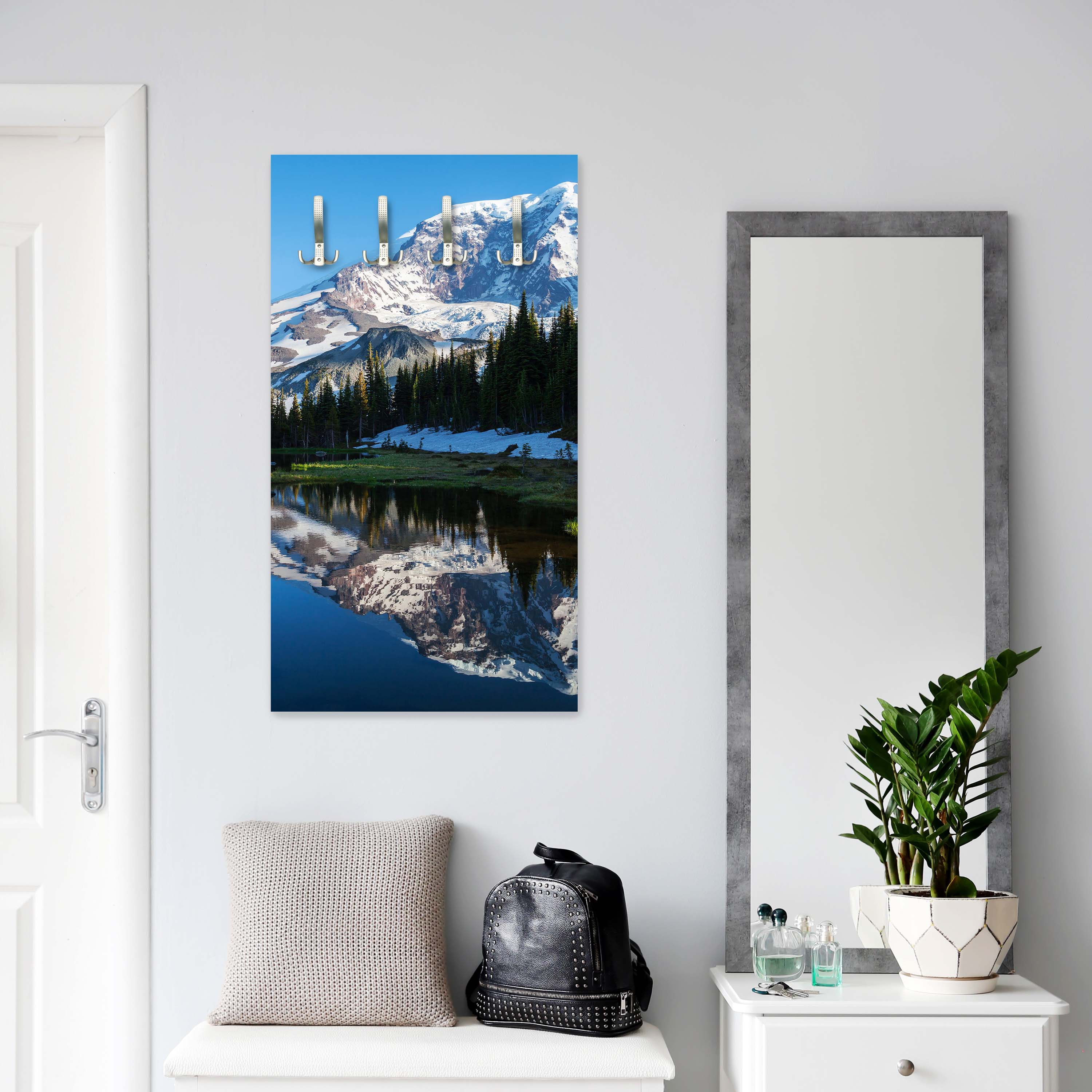 Garderobe Wald mit einem See auf einer Berglandschaft M0880 entdecken - Bild 3